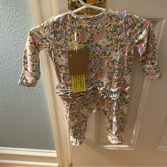 NWT Angel Dear Bamboo Ruffle Floral Print Footie Pajama 3-6M - Picture 5 of 5